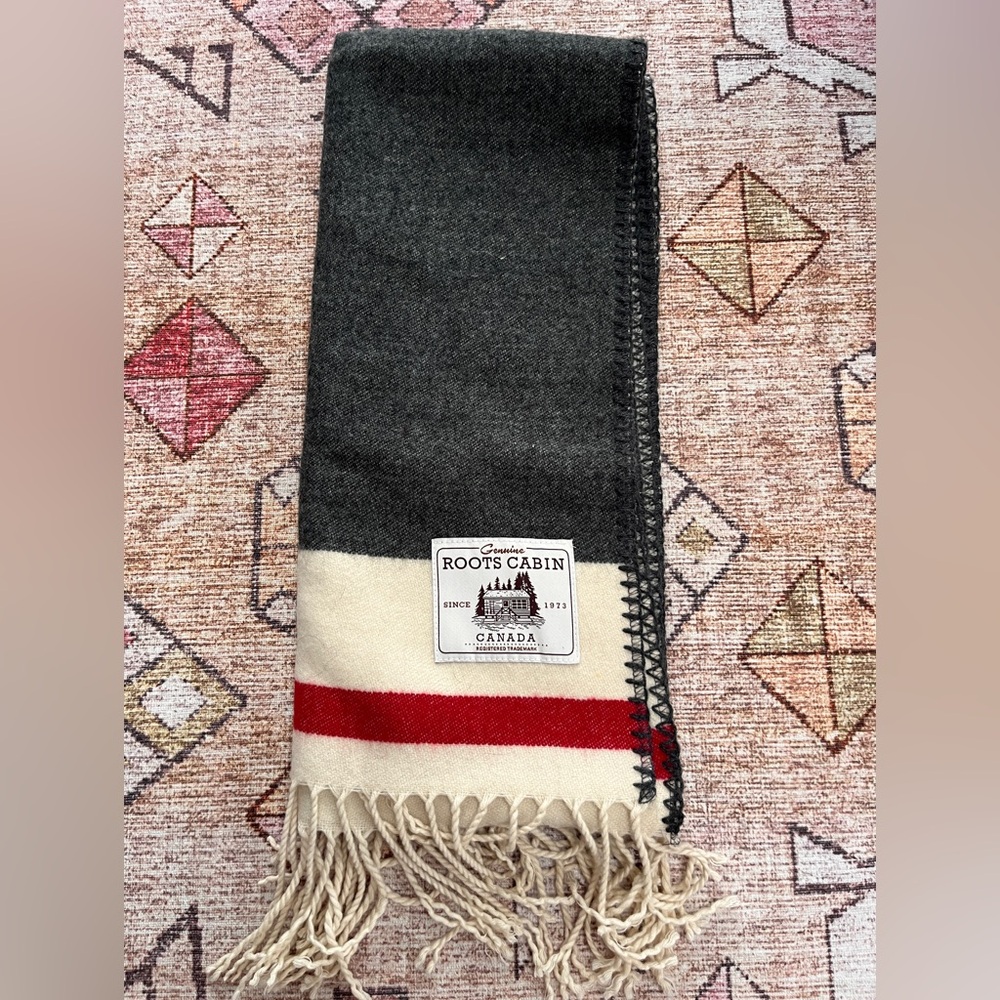 Roots cabin blanket scarf